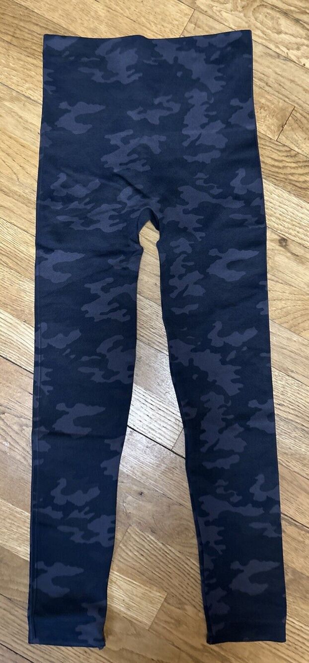 Women’s SPANX Black/Gray Camo Look At Me Seamless Leggings 112121 Size M *B4